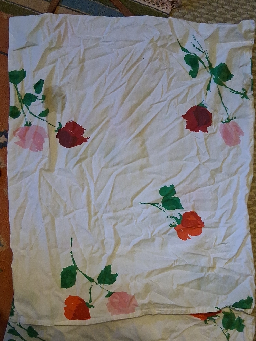 kate spade White Pillowcase X 2 with Red & Green Floral Accents